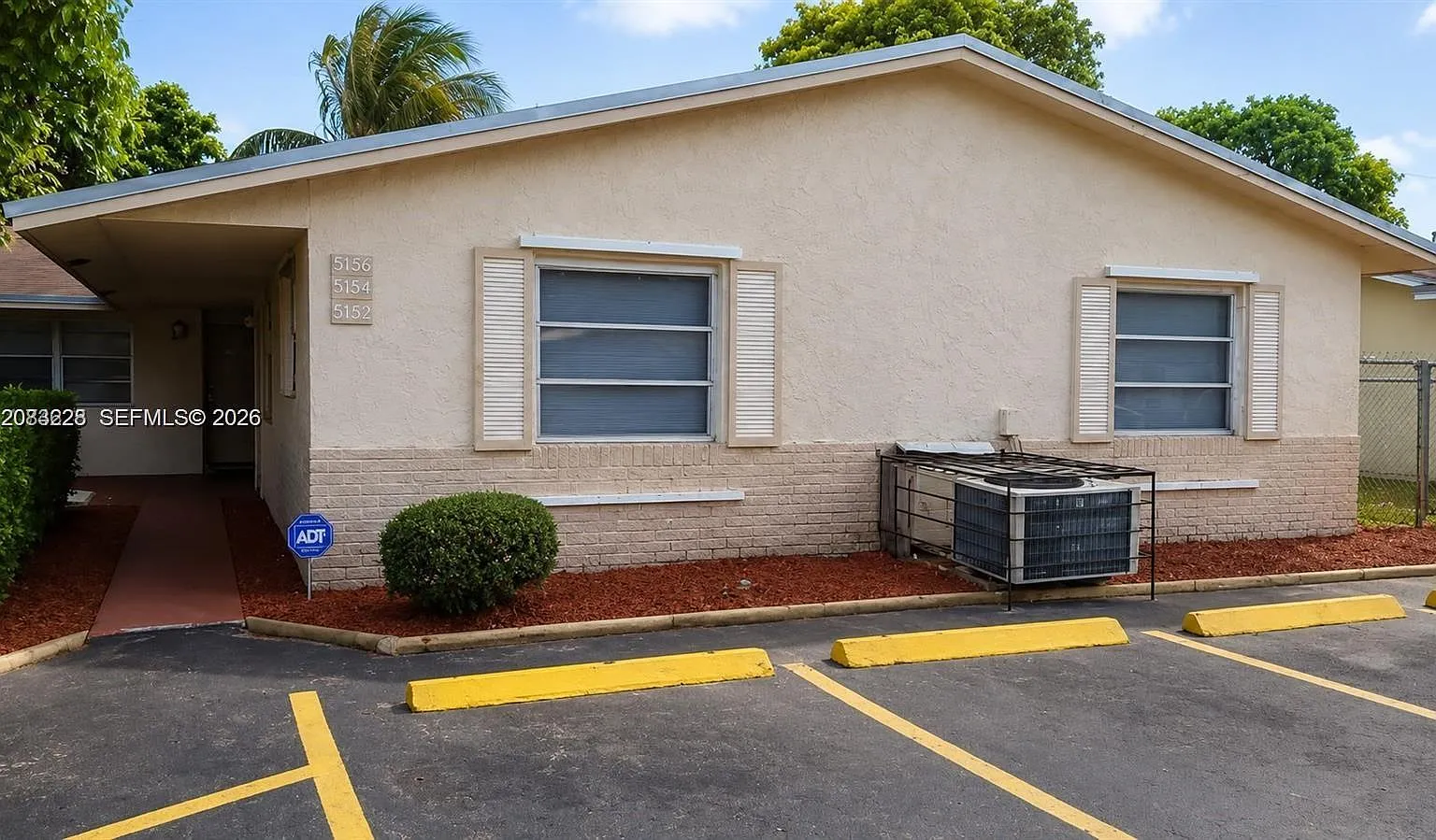 Lauderhill Manor — Photo 1