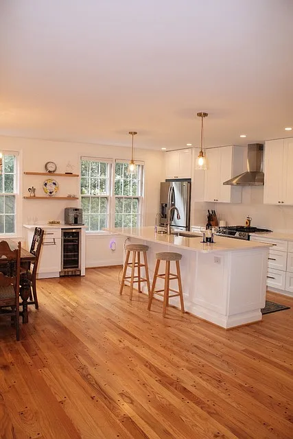 3 bed, 2310 sqft, $4,100 — Photo 4