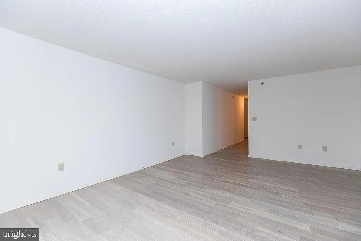 Building Photo - 2020 Walnut St #25M