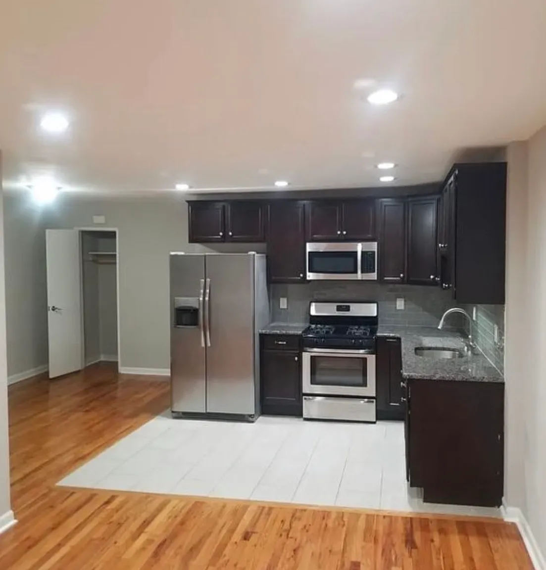 3 bed, 1000 sqft, $3,500 — Photo 3
