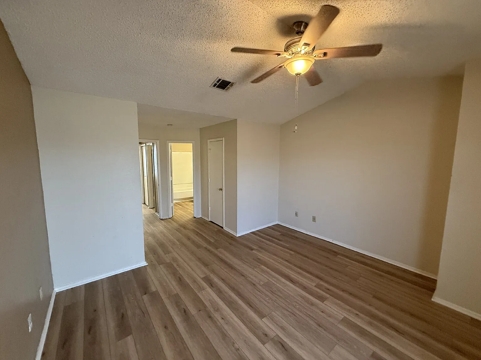 2 bed, 1.5 bath, 1102 sqft, $1,495 — Photo 2