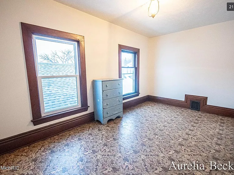 420 Lincoln Ave NW — Photo 20
