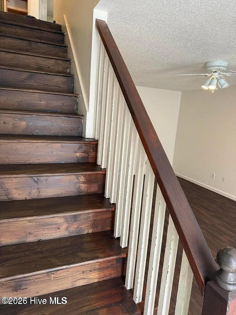2 bed, 2.5 bath, 1240 sqft, $1,095 — Photo 4