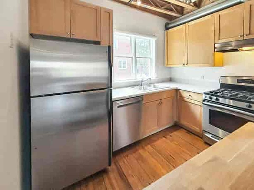 1st image of 322 Peters St SW Unit 2