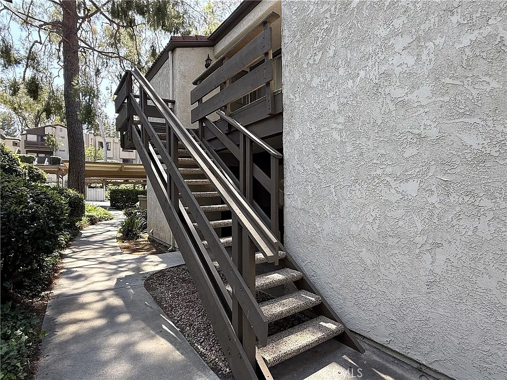 1 bed, 687 sqft, $2,100 — Photo 2