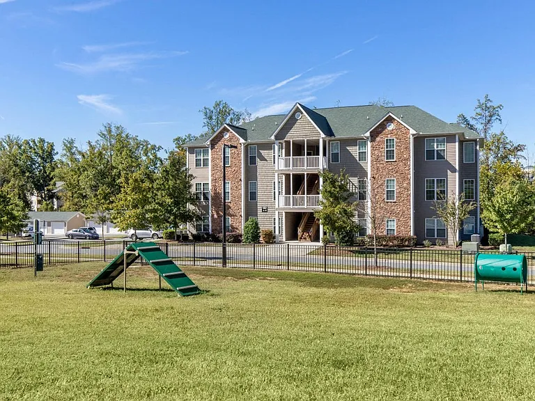 Ashley Court Apartments — Photo 9
