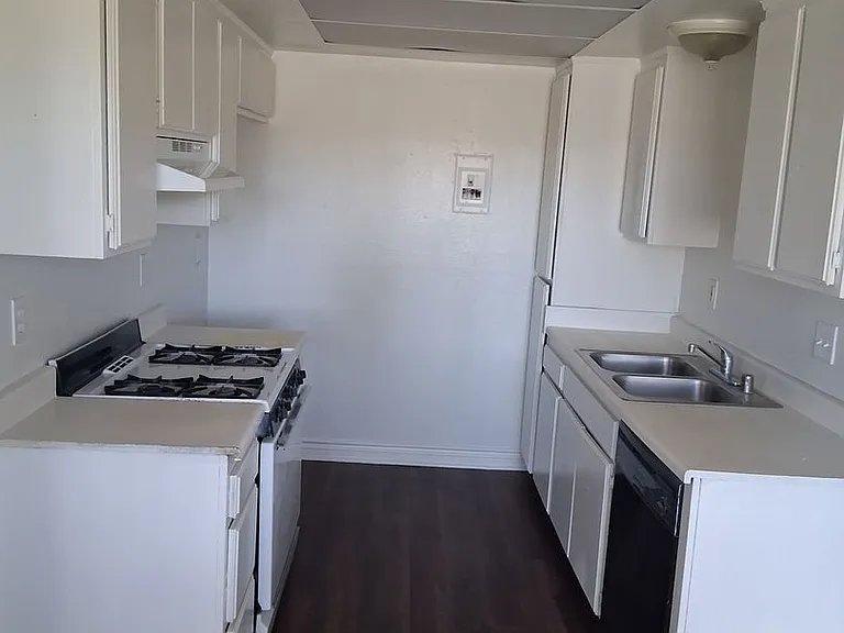 350-352 S Monte Vista St — Photo 9