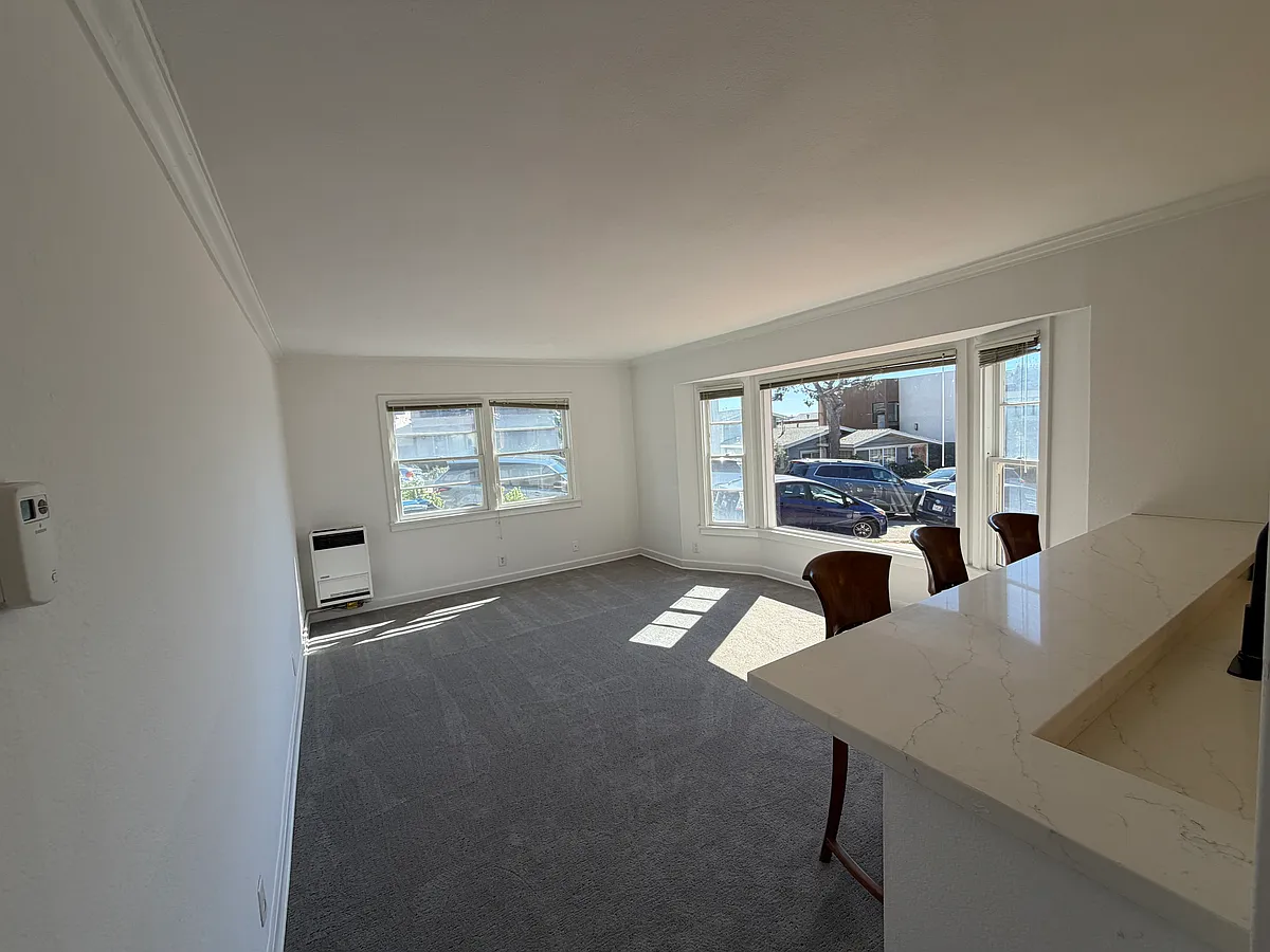 Building Photo - 315 1/2 24th St #315