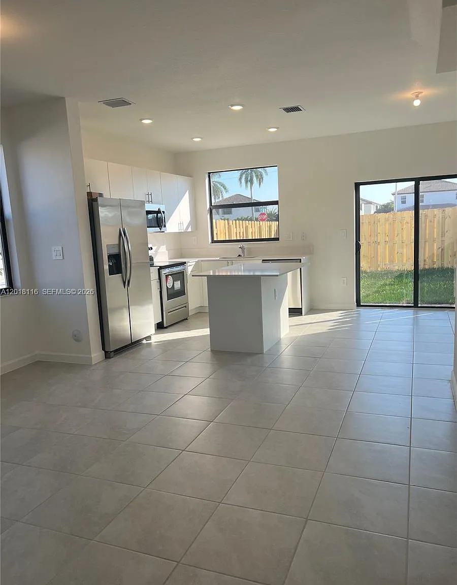 3 bed, 3.0 bath, 1328 sqft, $2,650 — Photo 1