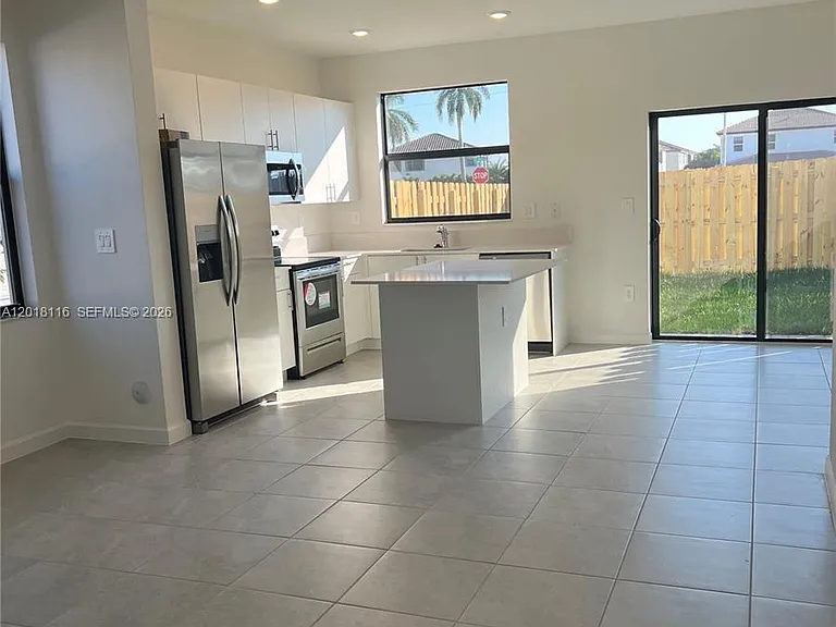 11804 SW 247th Ter #11804 — Photo 3