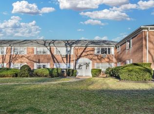 10 Manchester Ct #10, Wayne, NJ 07470