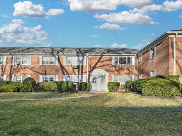 10 Manchester Ct #10, Wayne Twp., NJ 07470