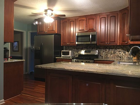 4th image of 1313 Sherwood Dr