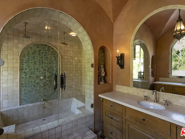 1407 N Beverly Dr — Photo 54