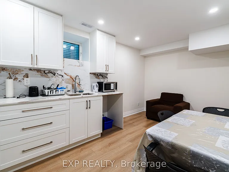 34 Rodda Blvd — Photo 5