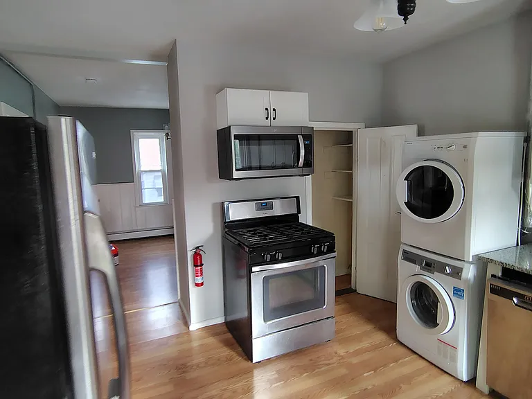 18 Scott Rd #2R — Photo 11