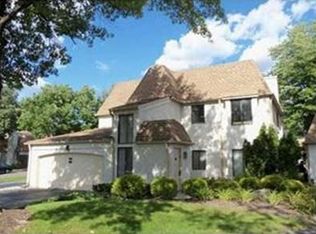 96 Gate House Ln, Edison, NJ 08820