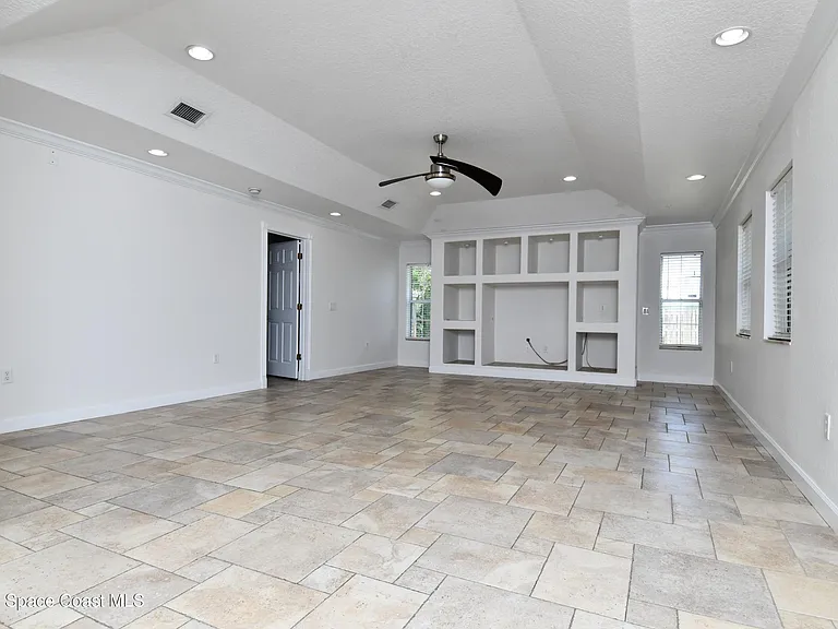 2185 Acacia St NE — Photo 9