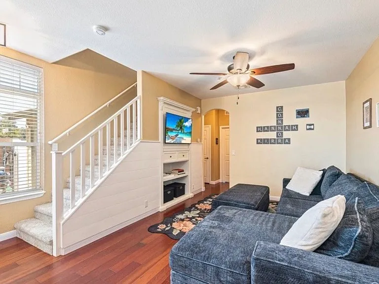 331 Brotherton Gln — Photo 2