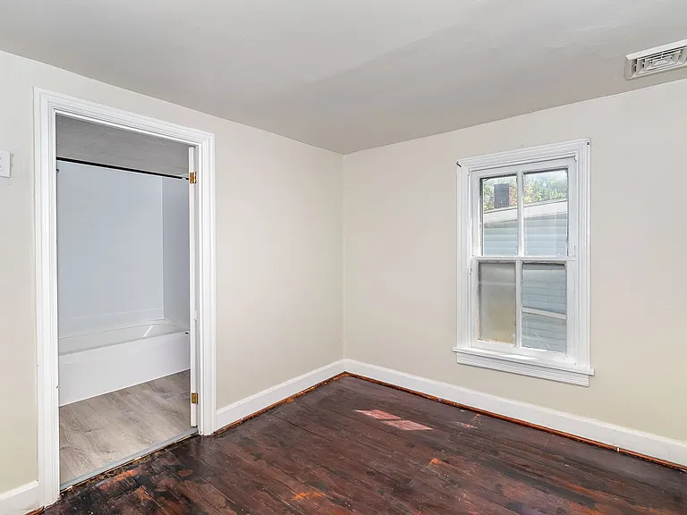 517 N Pitt St — Photo 15