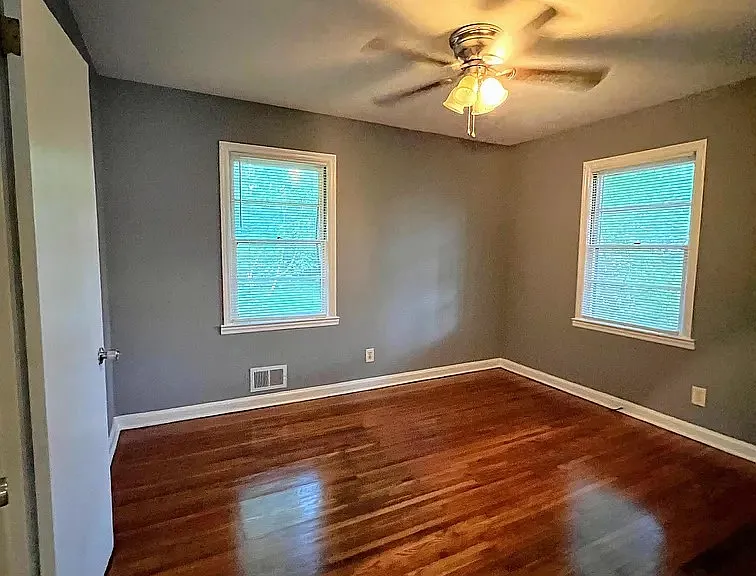 2884 Meadowview Dr SE — Photo 13