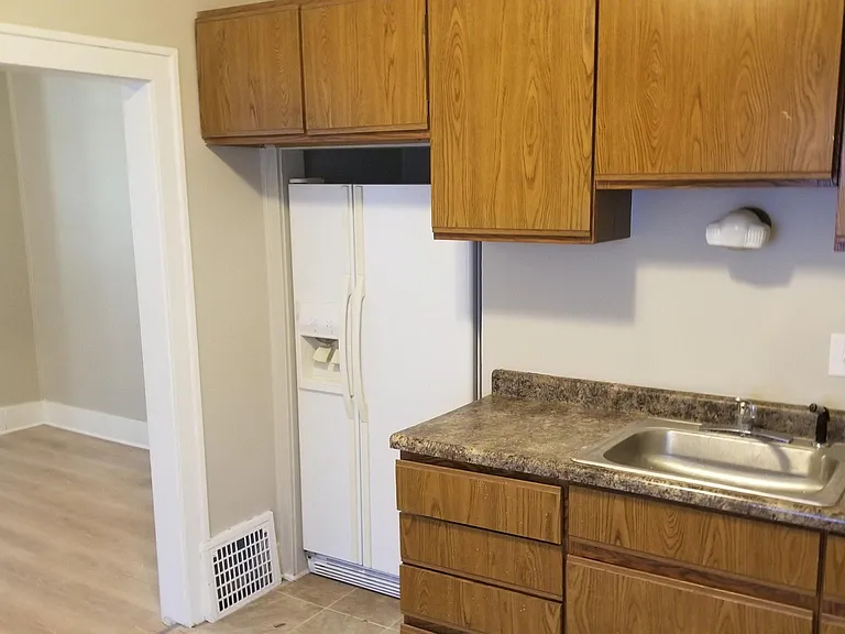 1325 College Ave — Photo 5