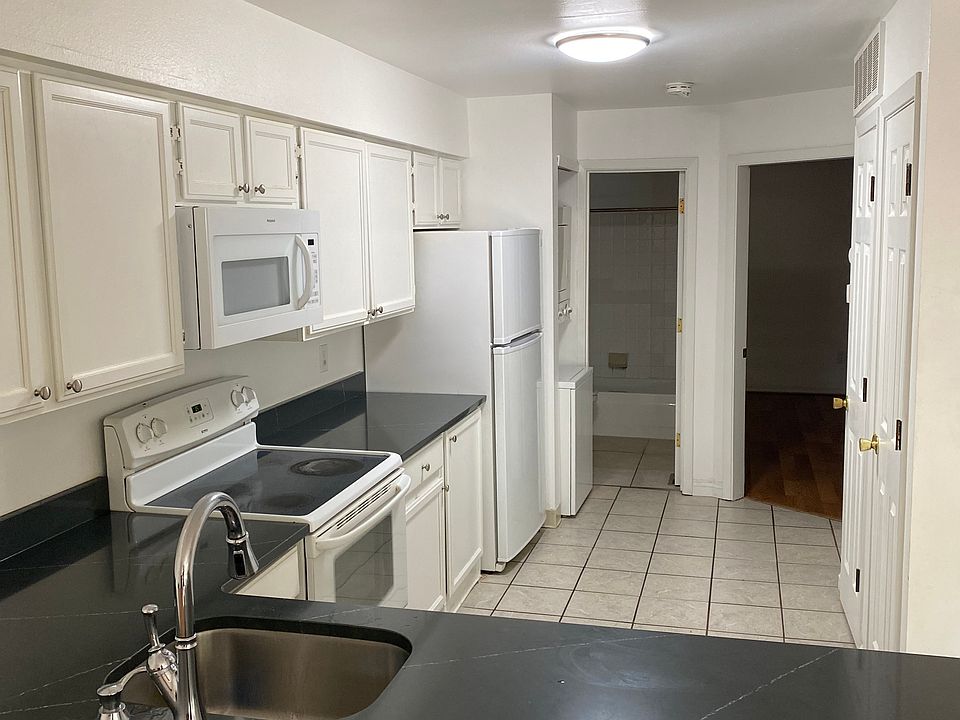 2nd image of 932 S Dearborn Way APT 4