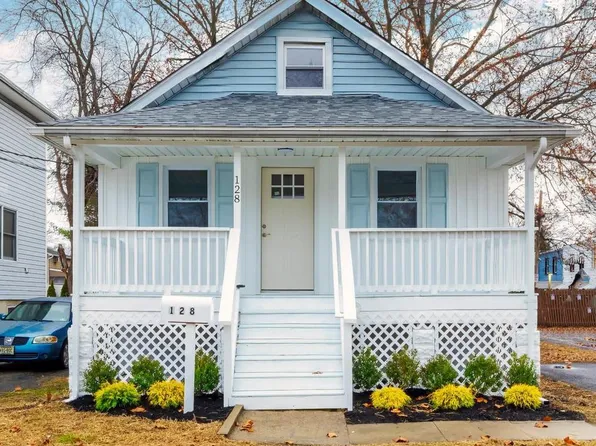 128 Oak St, West Deptford, NJ 08096