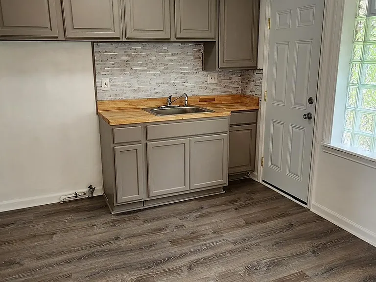 9024 Evergreen Ave — Photo 2