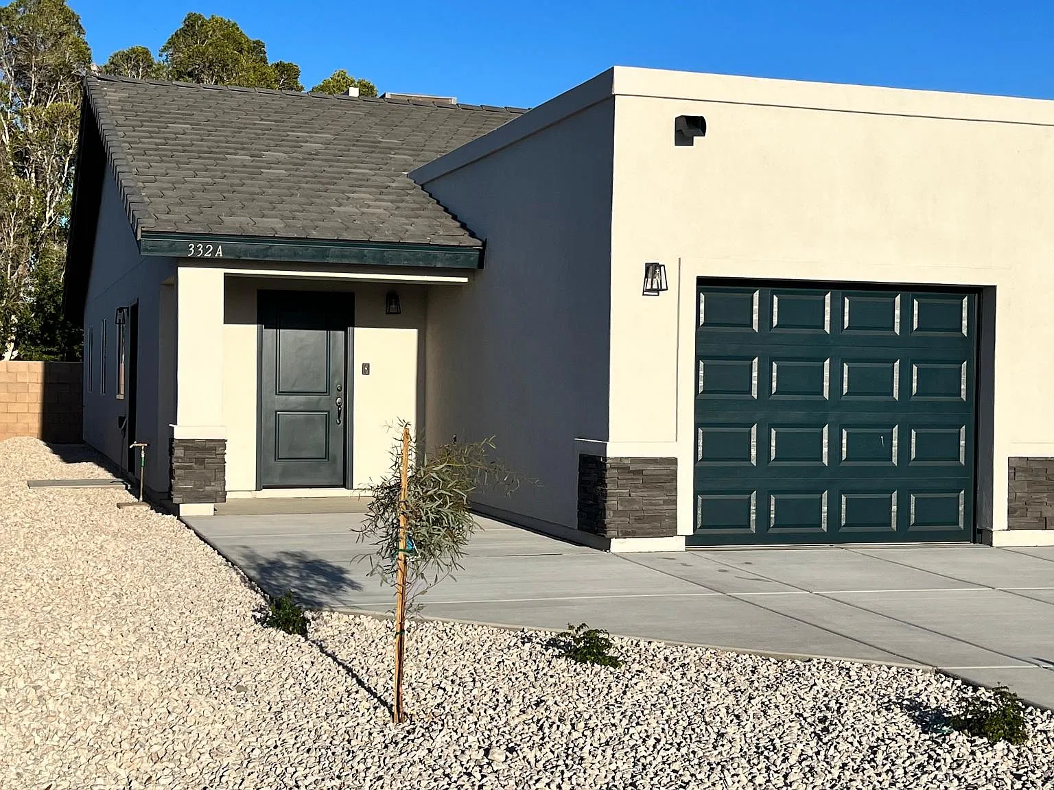 2 bed, 980 sqft, $1,200 — Photo 1