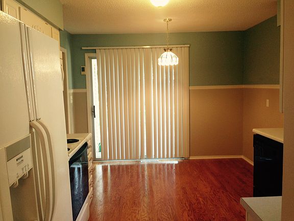 4th image of 405 NE Lee Dr