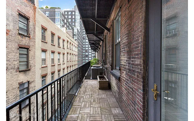 Sold by Douglas Elliman | media 24