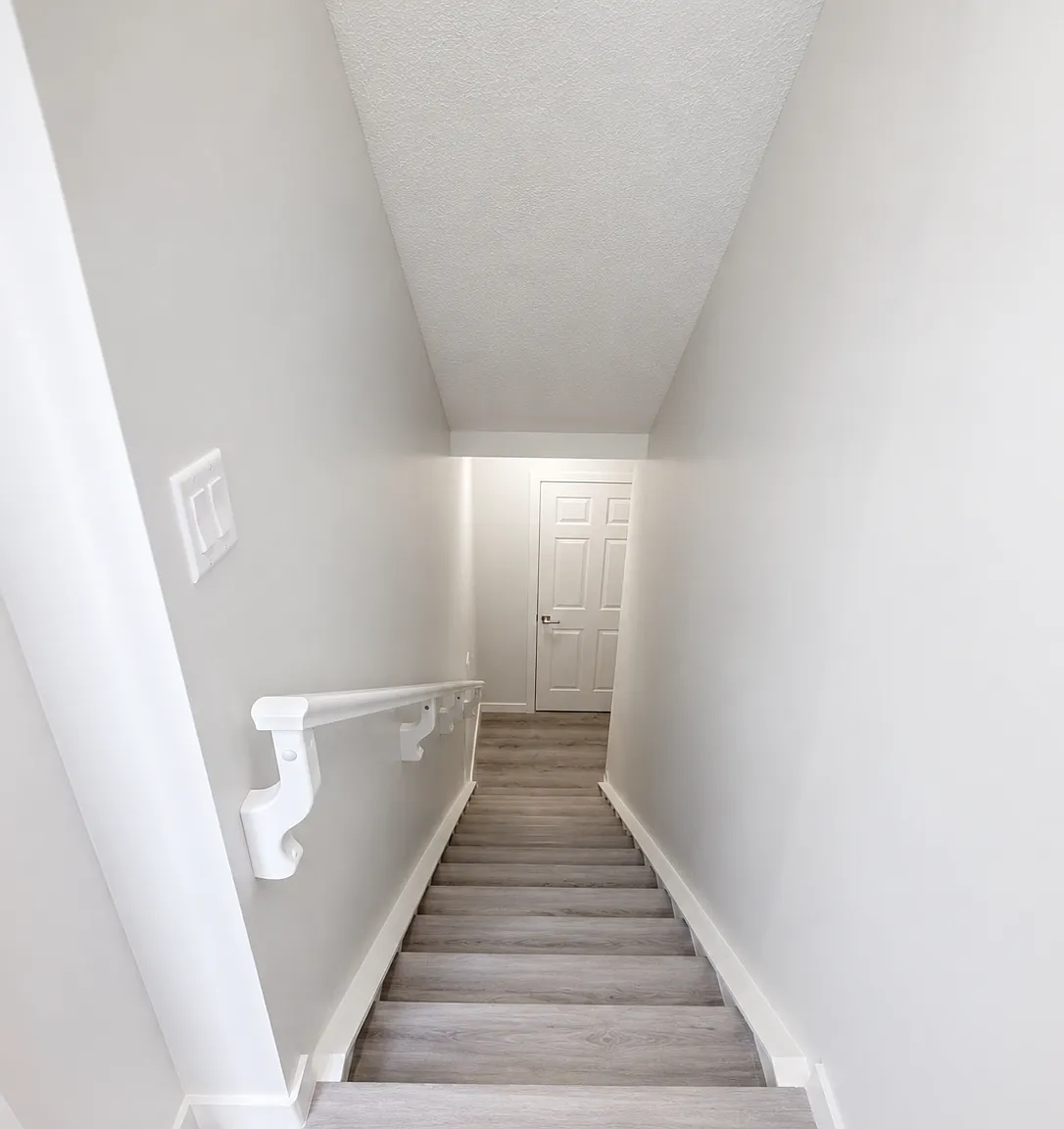 Bright 1 Bed, 1 Bath Legal Basement Suite | All Utilities Included River's Edge, Edmonton — Photo 4