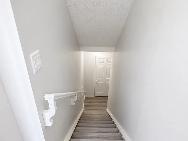 19037 22a Ave NW — Photo 4