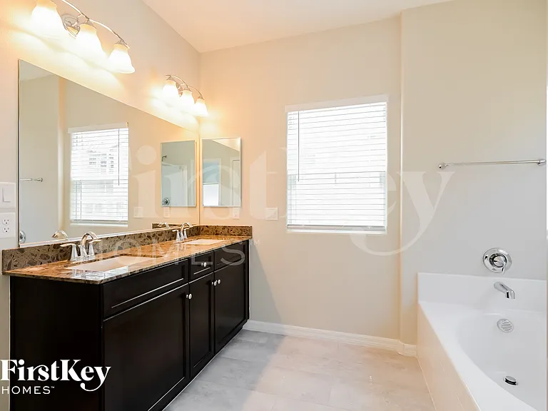 838 N Water St — Photo 12
