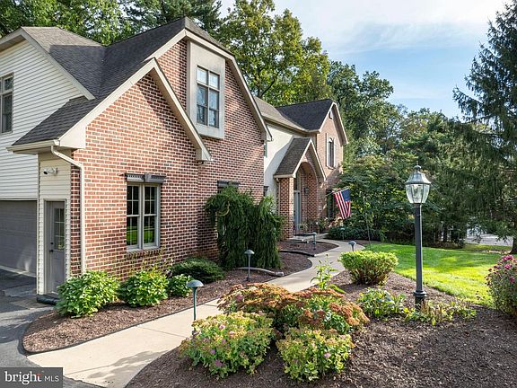 4th image of 2292 Oak Leaf Dr