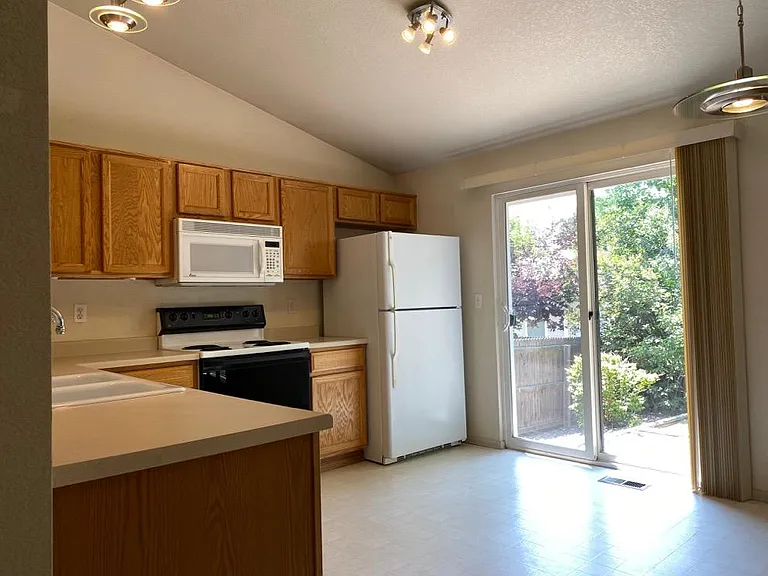 13945 Garfield Dr — Photo 6