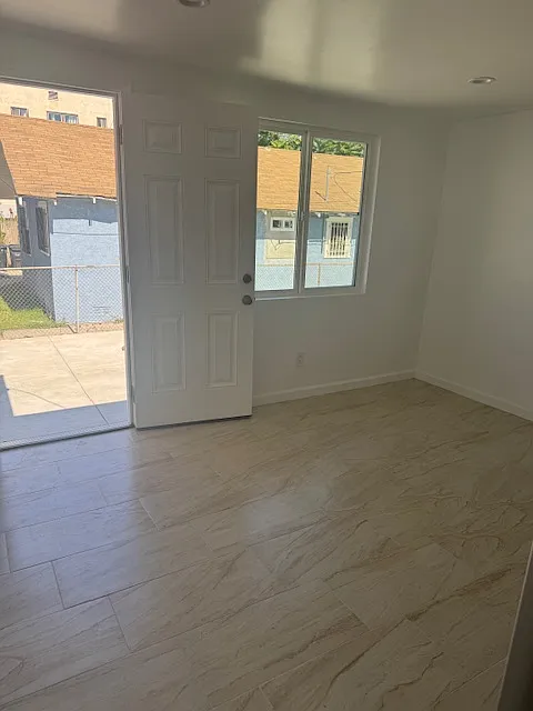 1 bed, 700 sqft, $1,600 — Photo 2