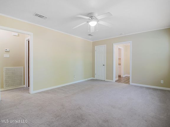 4th image of 49 33rd St