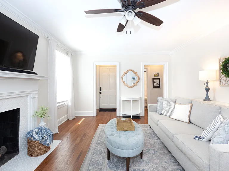 2319 Bay St — Photo 3