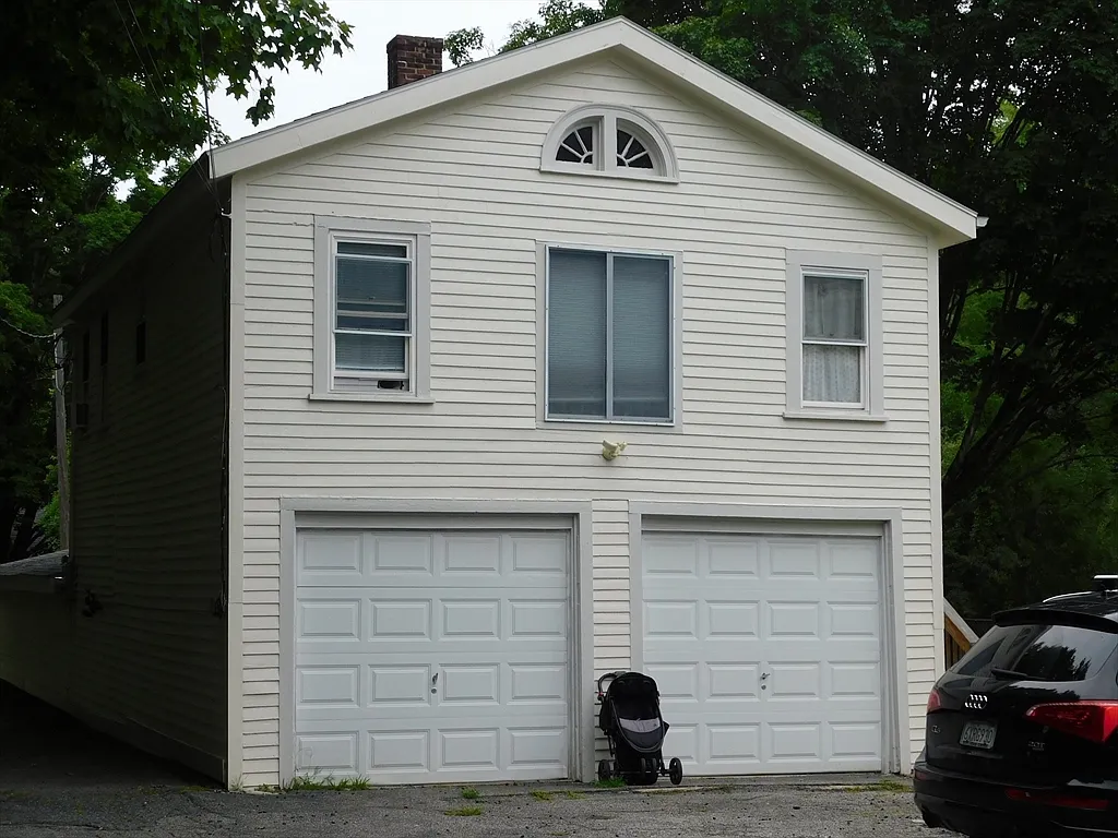 2 bed, 1.0 bath, 672 sqft, $1,800 — Photo 1