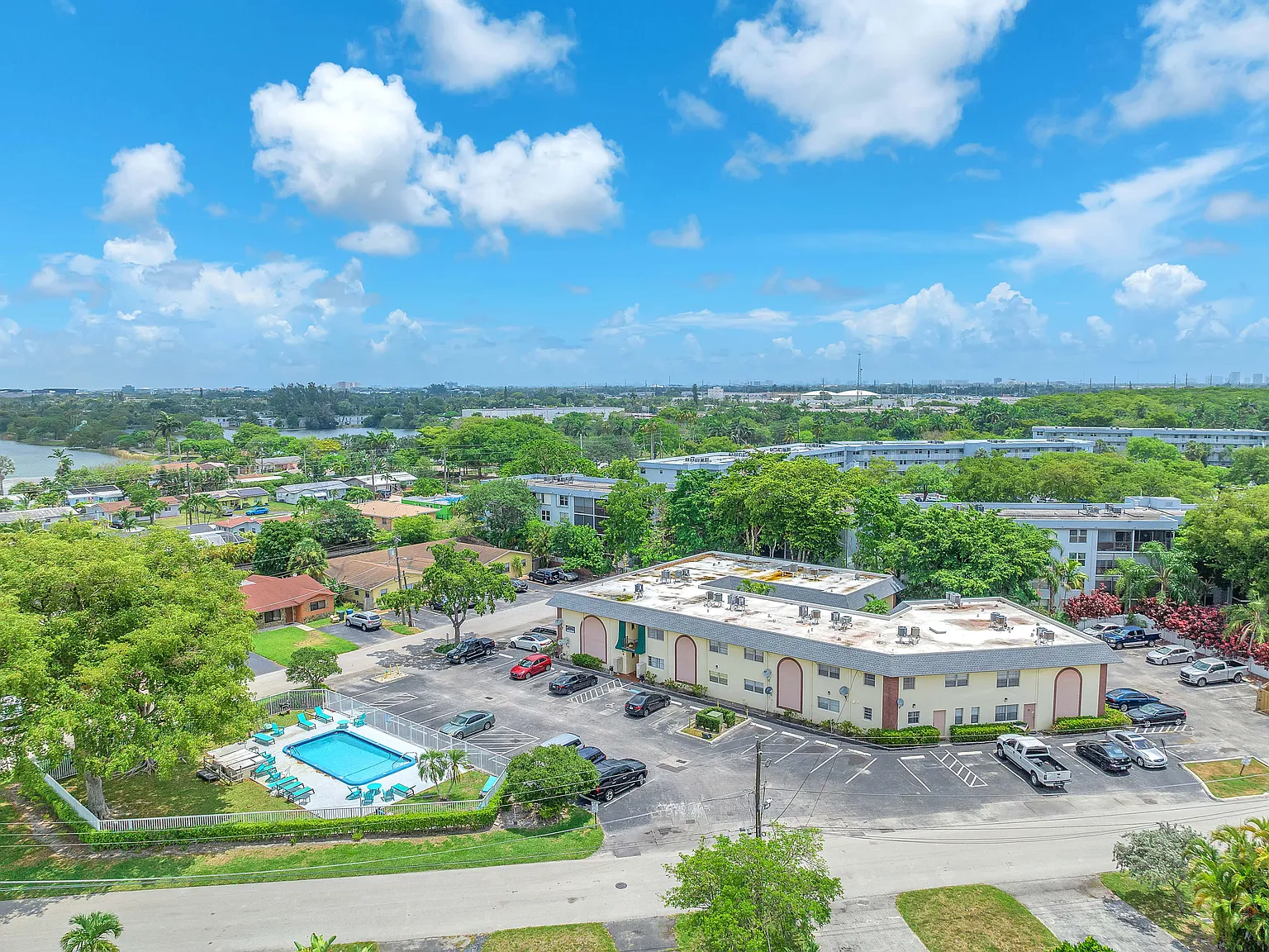 Oakland Park Villas — Photo 3