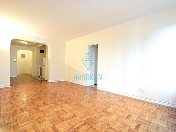 4th image of 312 E 21st St APT 4D