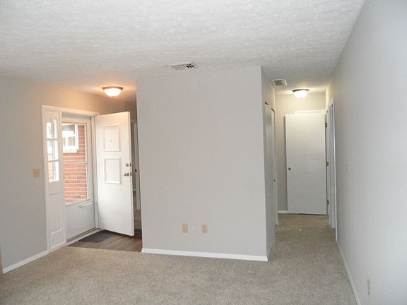3rd image of 1523 Amesbury Ct