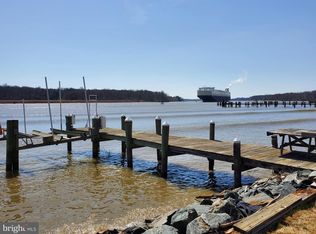 64 S Shore Rd, Elkton, MD 21921