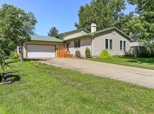 2802 Rolling Acres Dr, Champaign, IL 61822