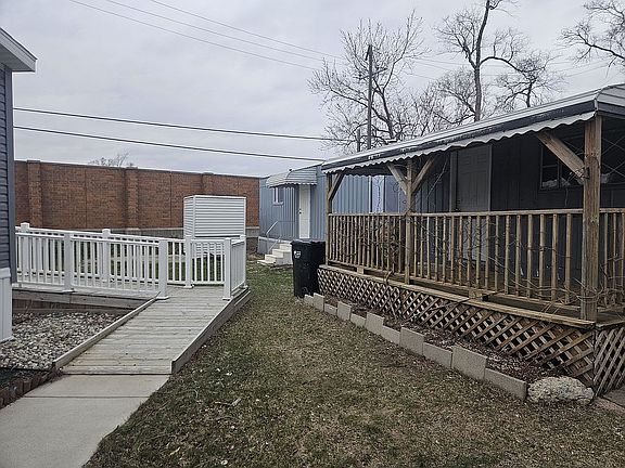 2nd image of 25151 Dequindre Rd #30