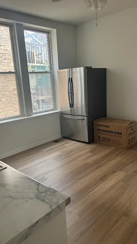 3 bed, 1200 sqft, $1,900 — Photo 3