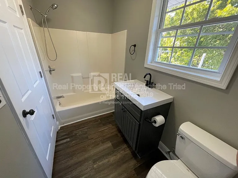 528 N Scales St #C — Photo 5