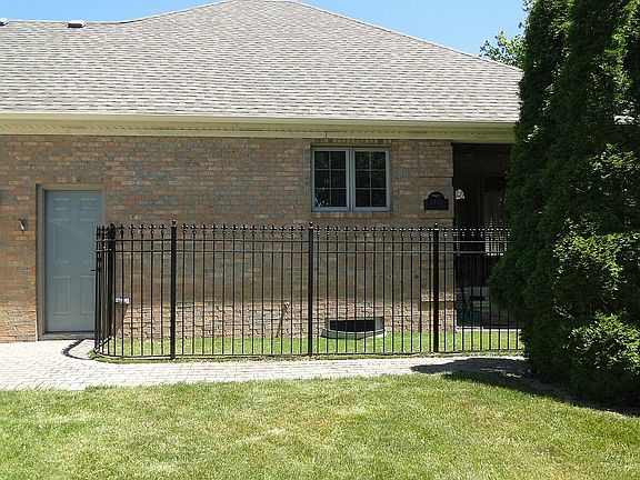 Doggie fence on side yard